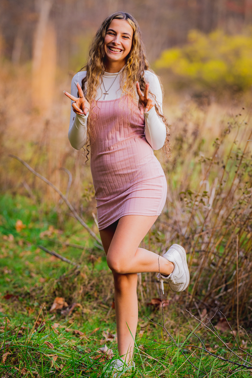 High school girl senior pictures, fall, outdoor photo session at Tinkers Creek